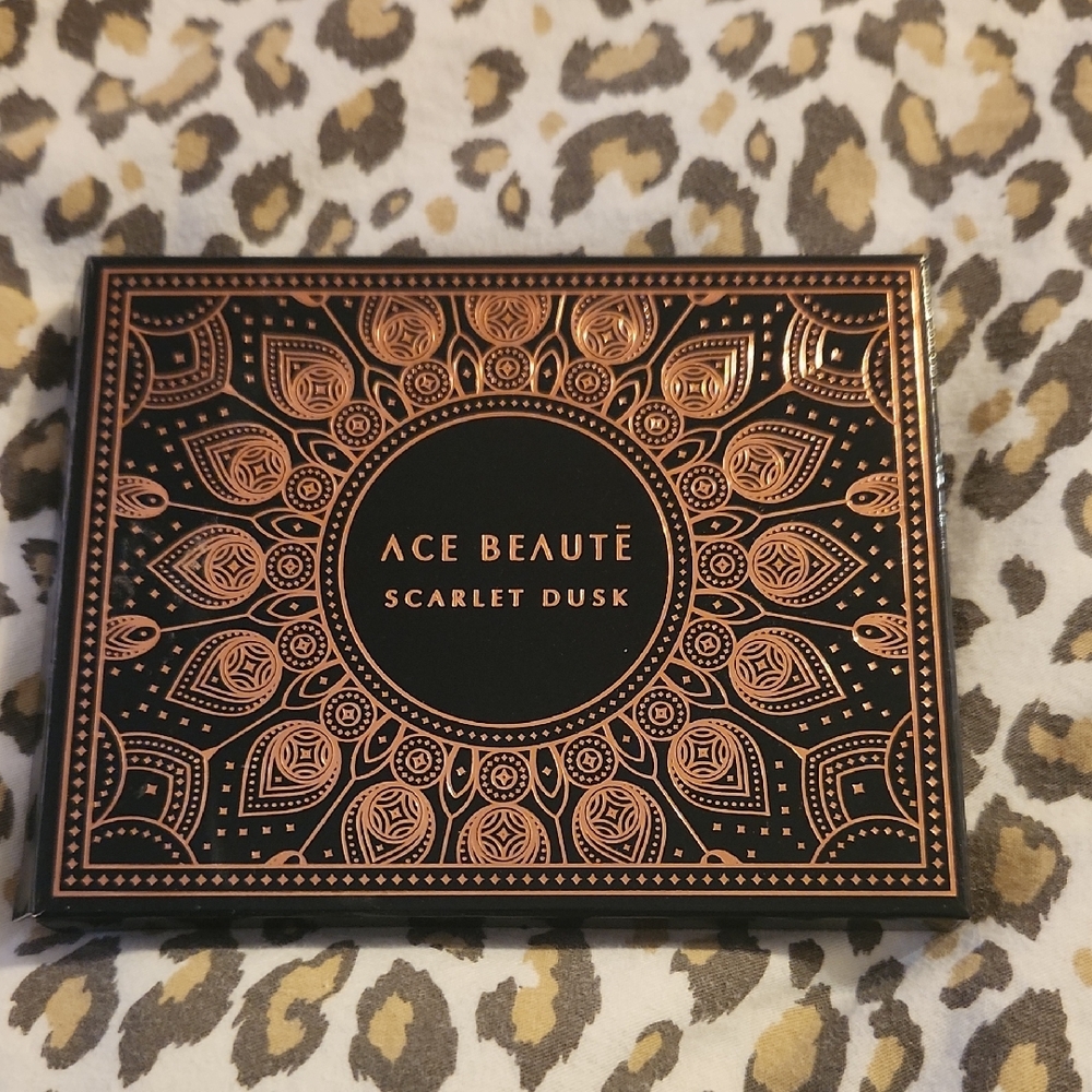 Ace Beauté Scarlet Dusk Eyeshadow Palette